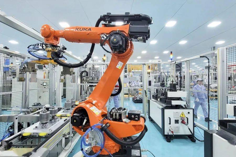 華峰重慶氨綸 以自主創新驅動產業升級，智能機器人研發引領智造新篇